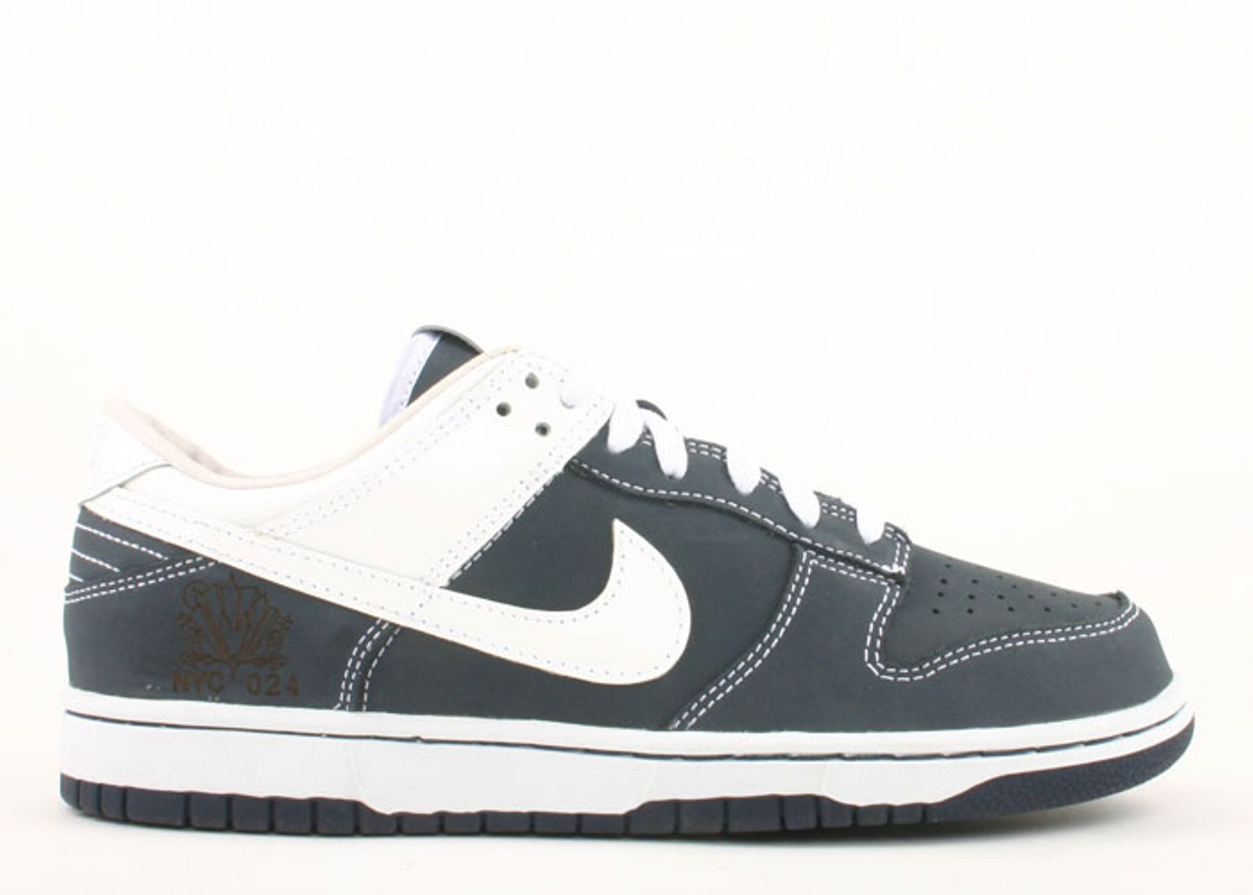 Dunk Lo Id25 'Sole Collector Yankees' - Nike - 312229 411 - navy/white ...