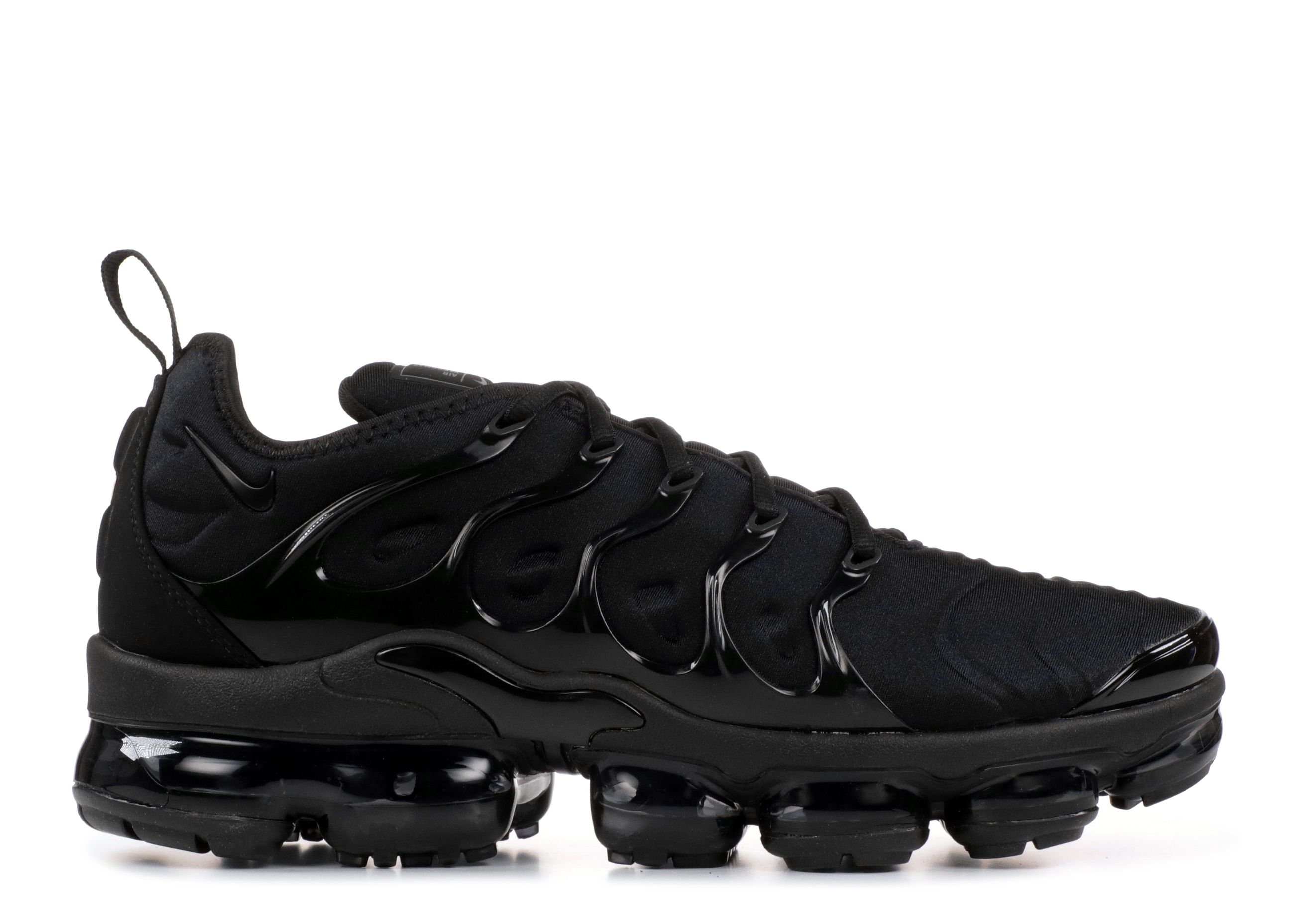 black air vapormax plus sneakers