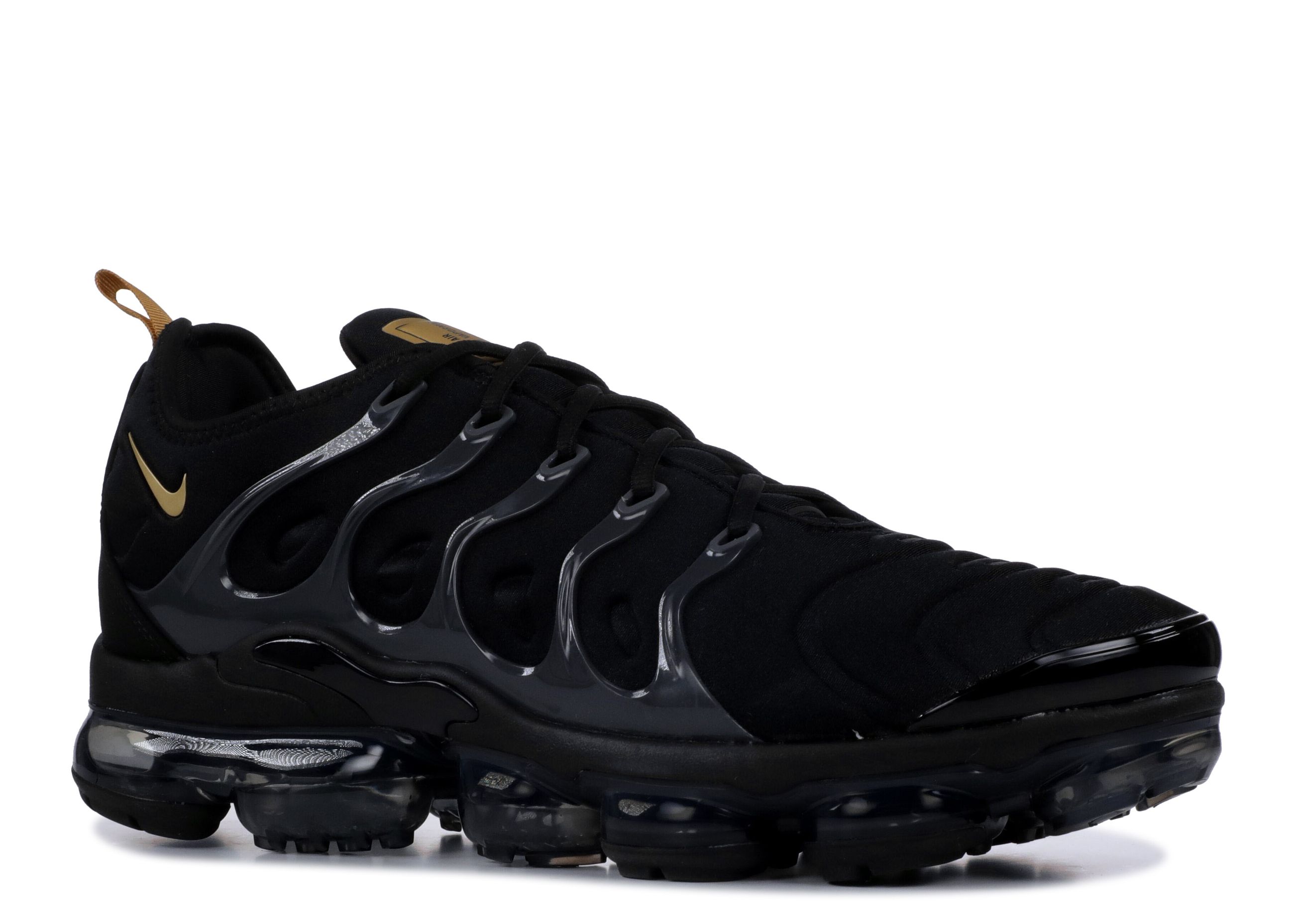nike vapormax plus black metallic gold