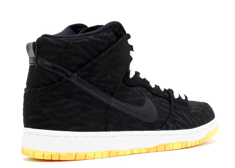 sb dunk skunk 2020