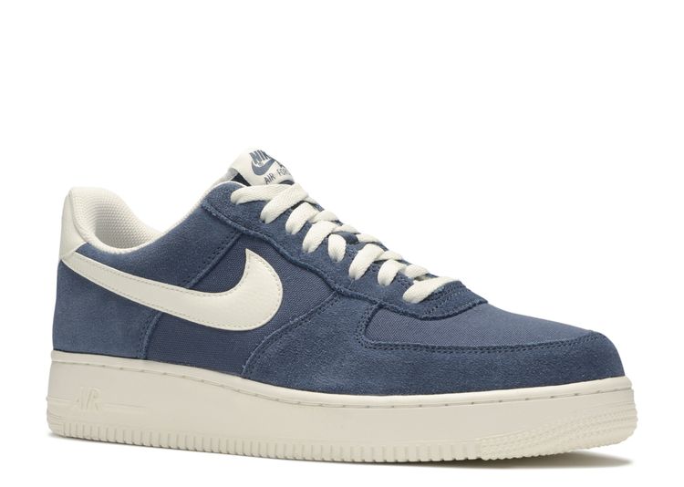 Nike Air Force 1 '07 trainers in blue and white