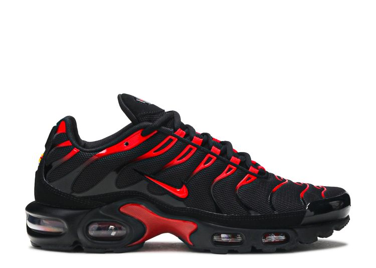 red and black air max plus womens