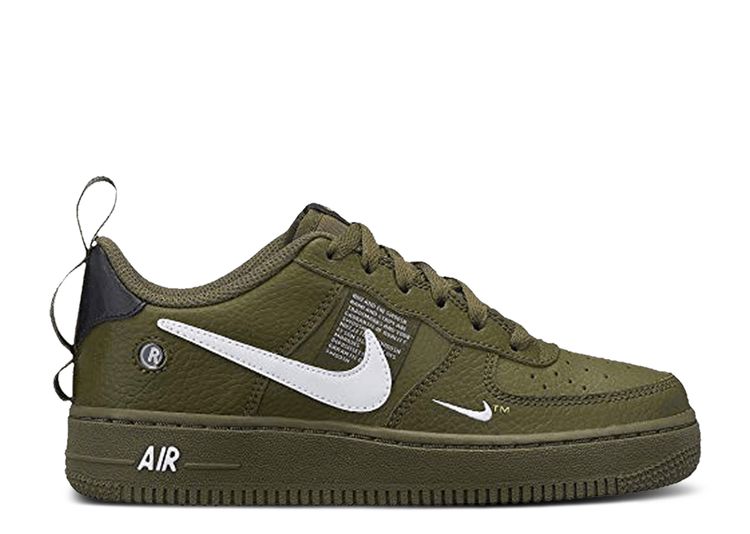 Nike Air Force 1 '07 LV8 Sneakers in Green