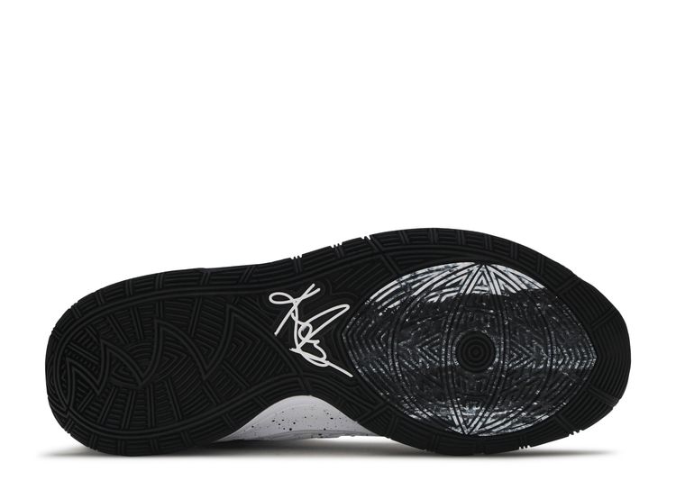 kyrie 6 oreo on feet