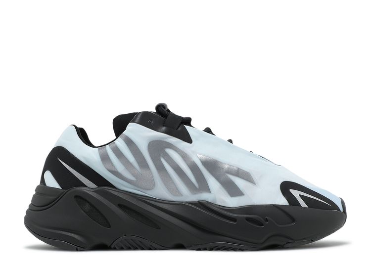 yeezy boost 700  26cm