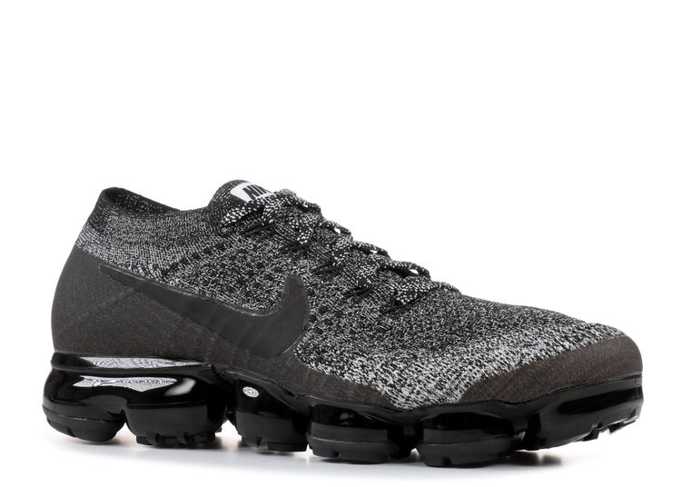 Nike Air VaporMax Flyknit 3.0 Takes on a Versatile Triple Black