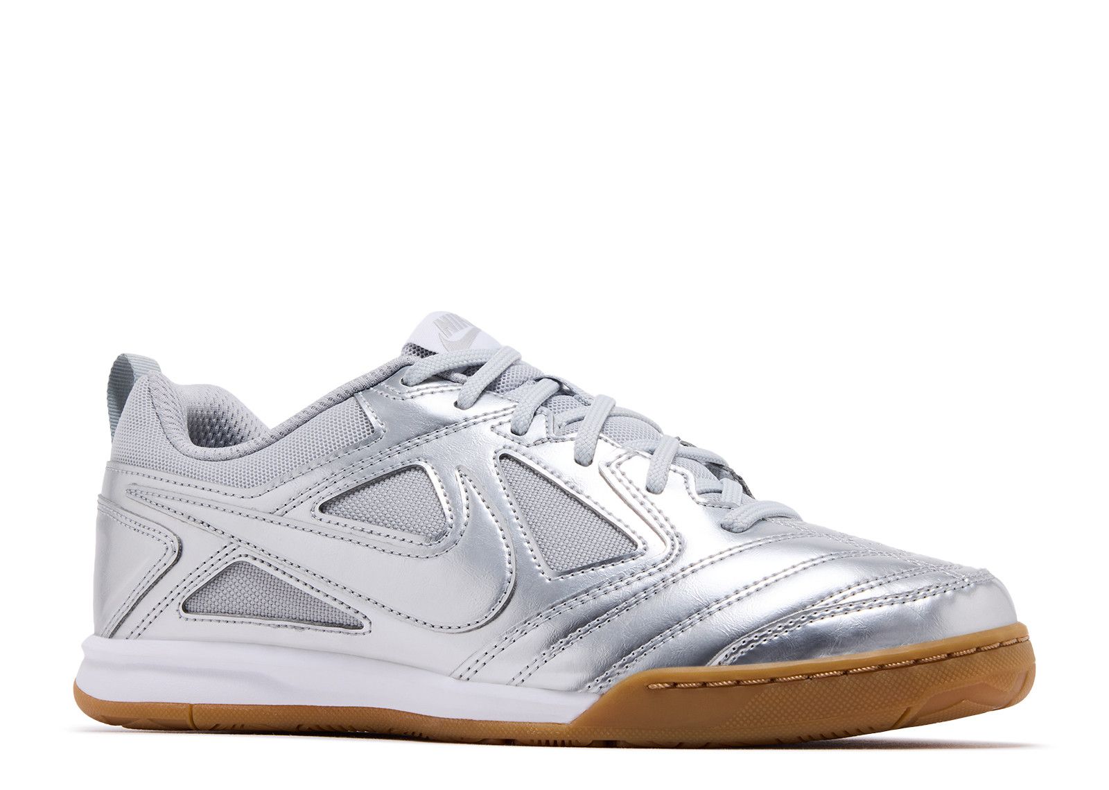 Gato LV8 GS 'Chrome Gum' - Nike - II7084 001 - metallic silver Gato LV8 GS 'Chrome Gum' - Nike - II7084 001 - metallic silver