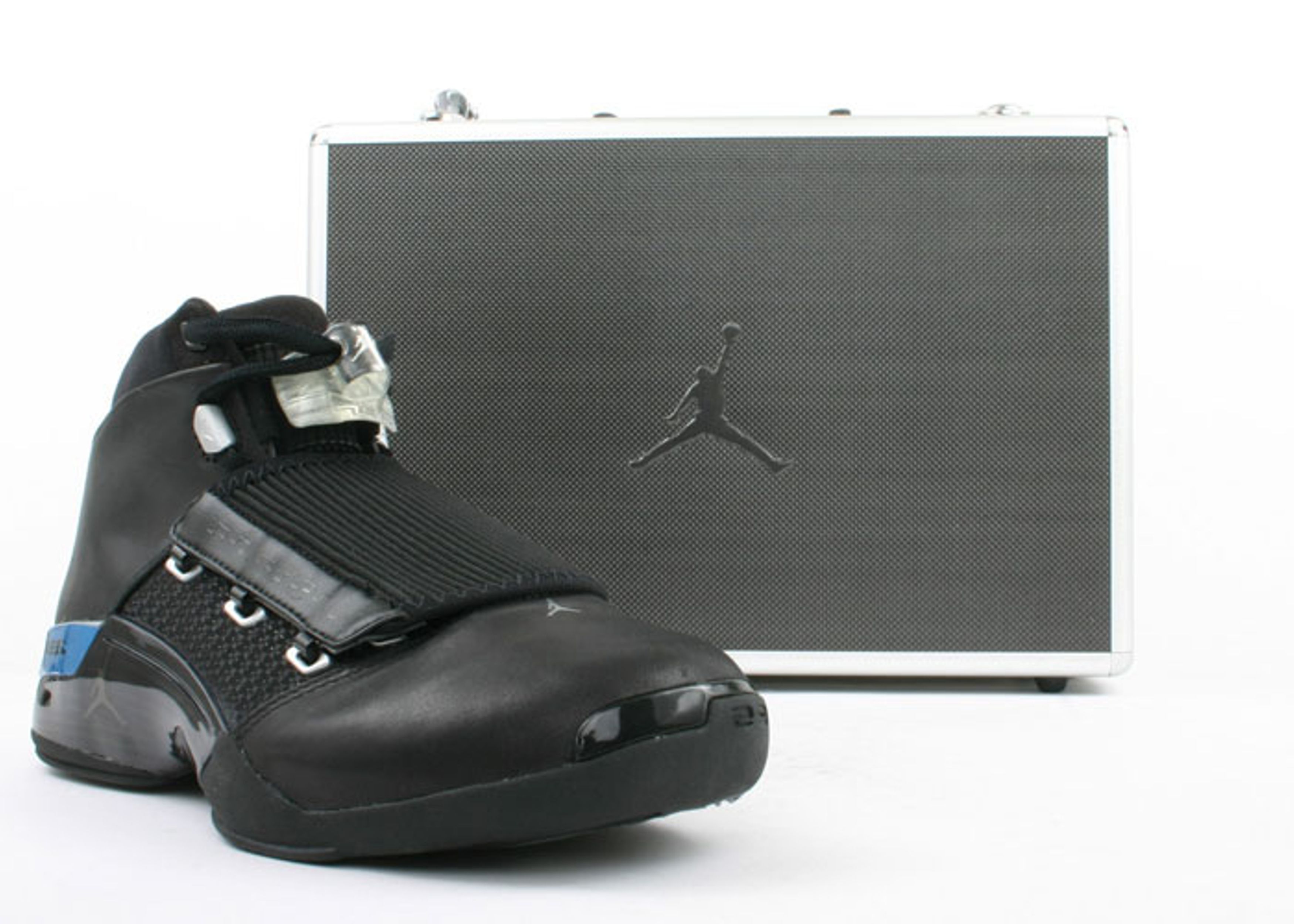 Jordan 17 Black Metallic Silver 2002 Air Jordan 17 Retro Black Silver CDP (2008) - 322721-001 main image 3