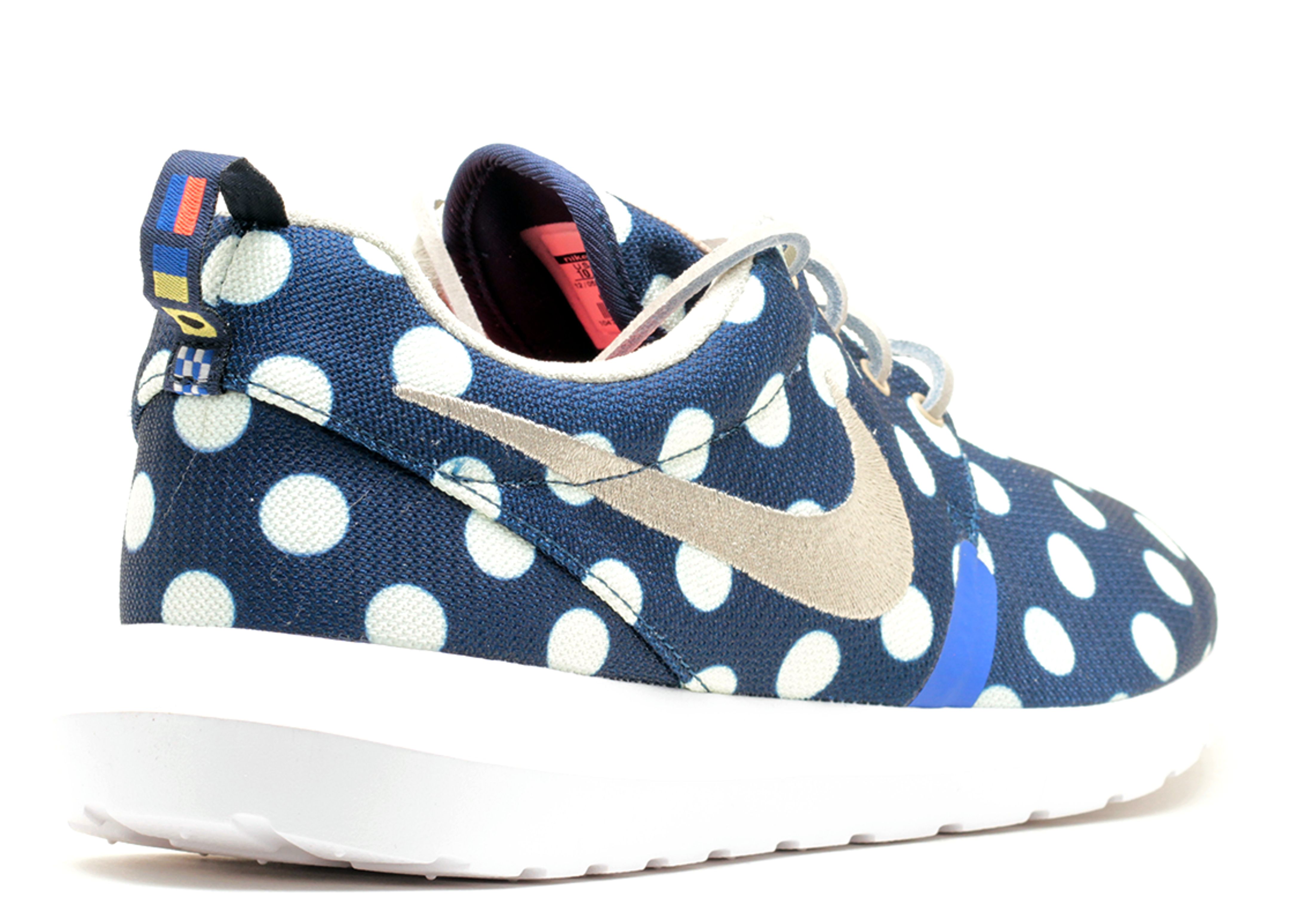 Rosherun NM City QS 'NYC' - Nike - 667632 400 - midnight navy/classic  stone-light ash grey | Flight Club