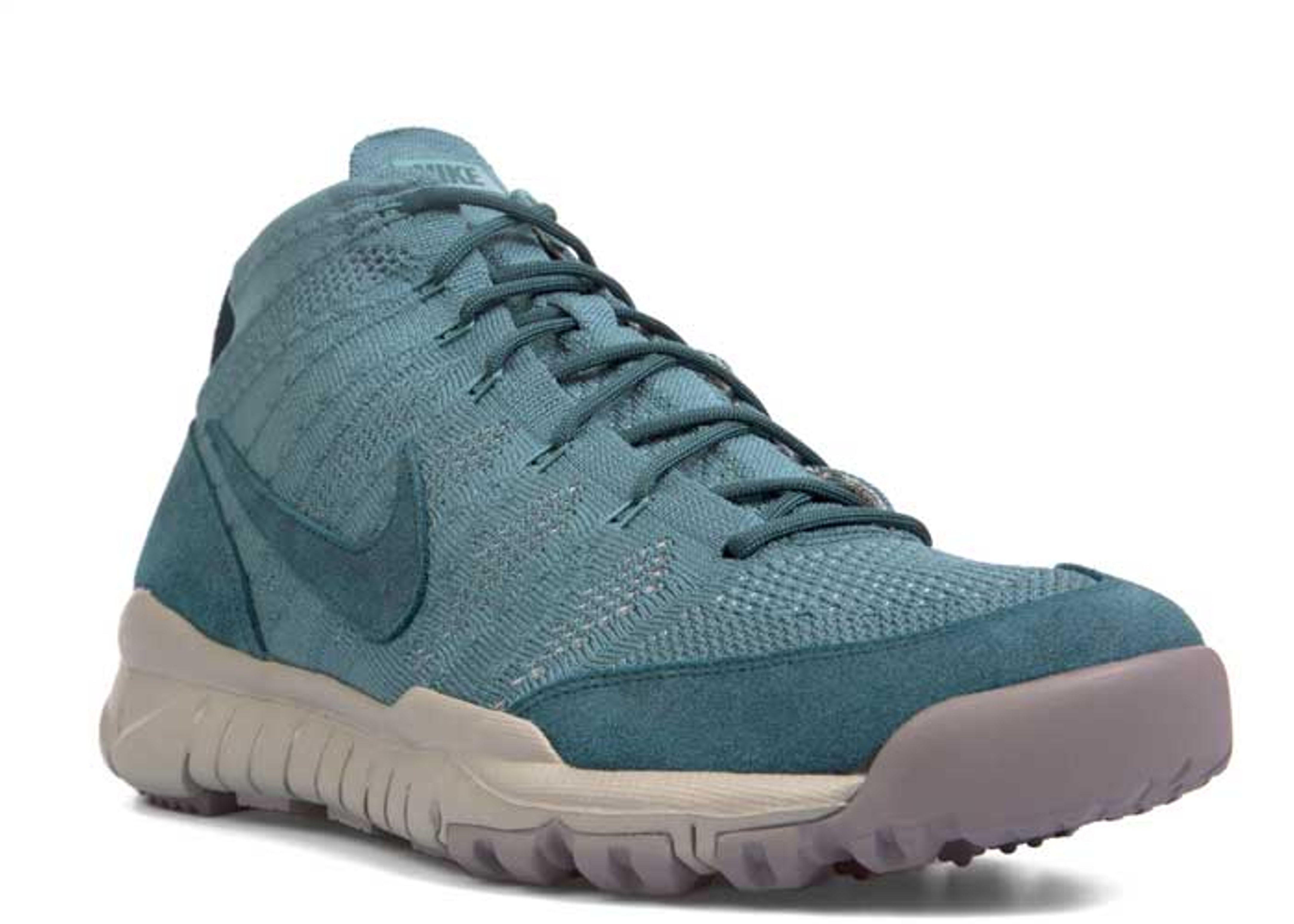 flyknit trainer chukka