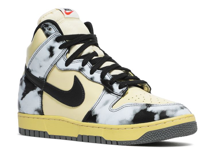 yellow and black nike dunks