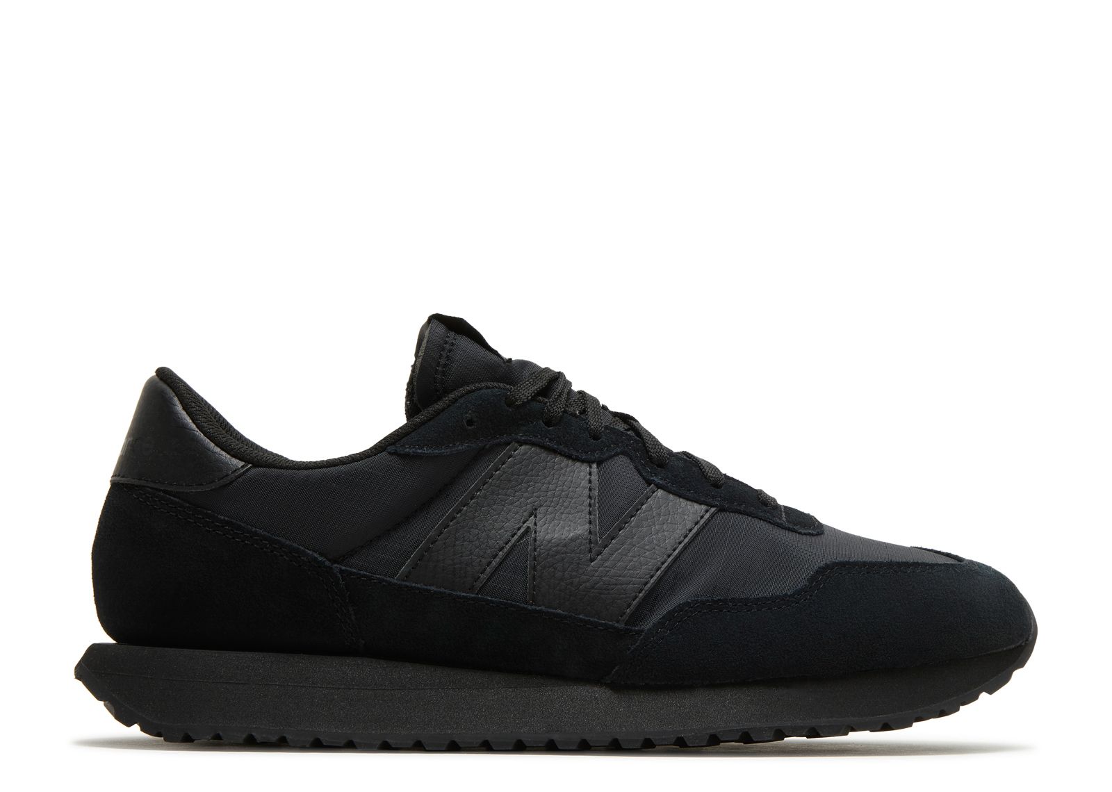 国内配送 New Balance MS41L BK2 BLACK Shop New Balance Essentials Fleece Shorts MS41504-BK black