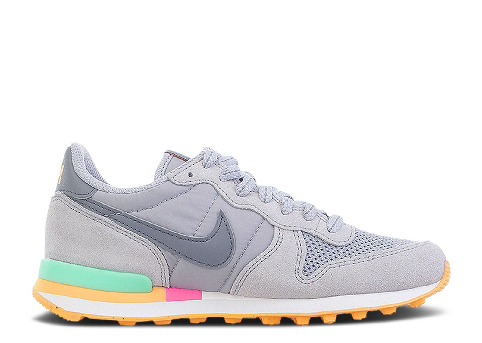 nike internationalist light silver