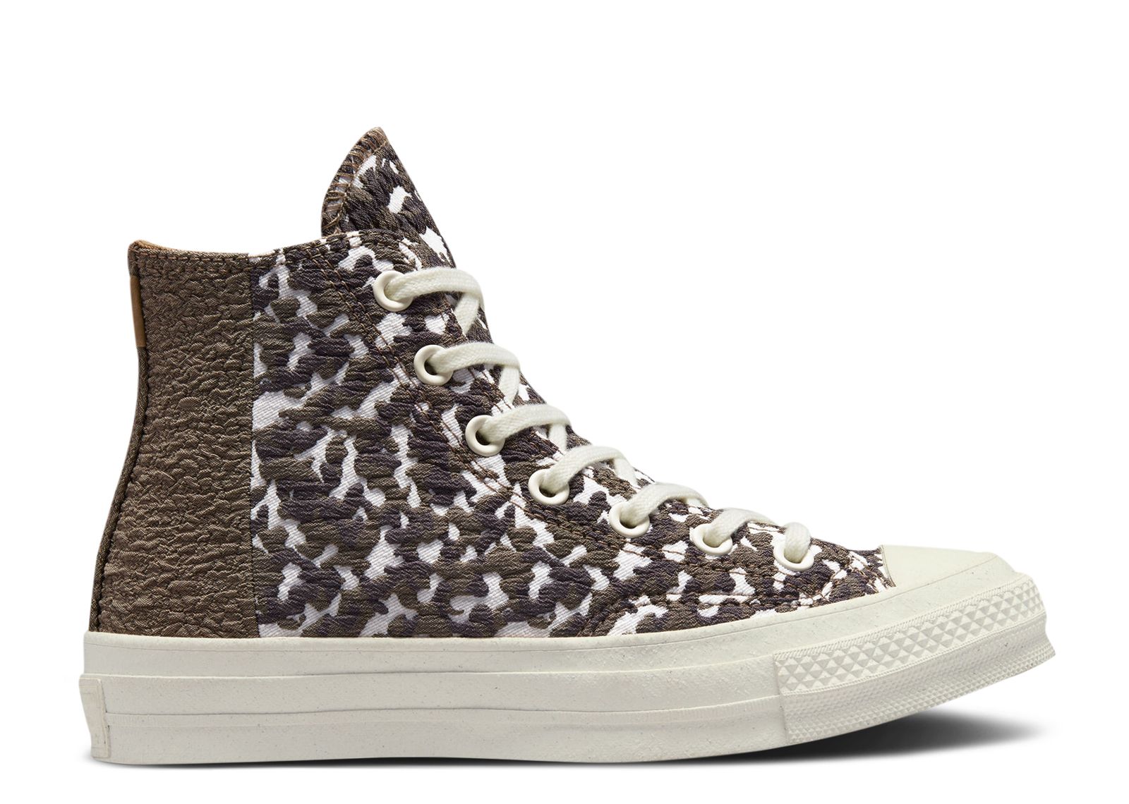 Womens hotsell camo converse