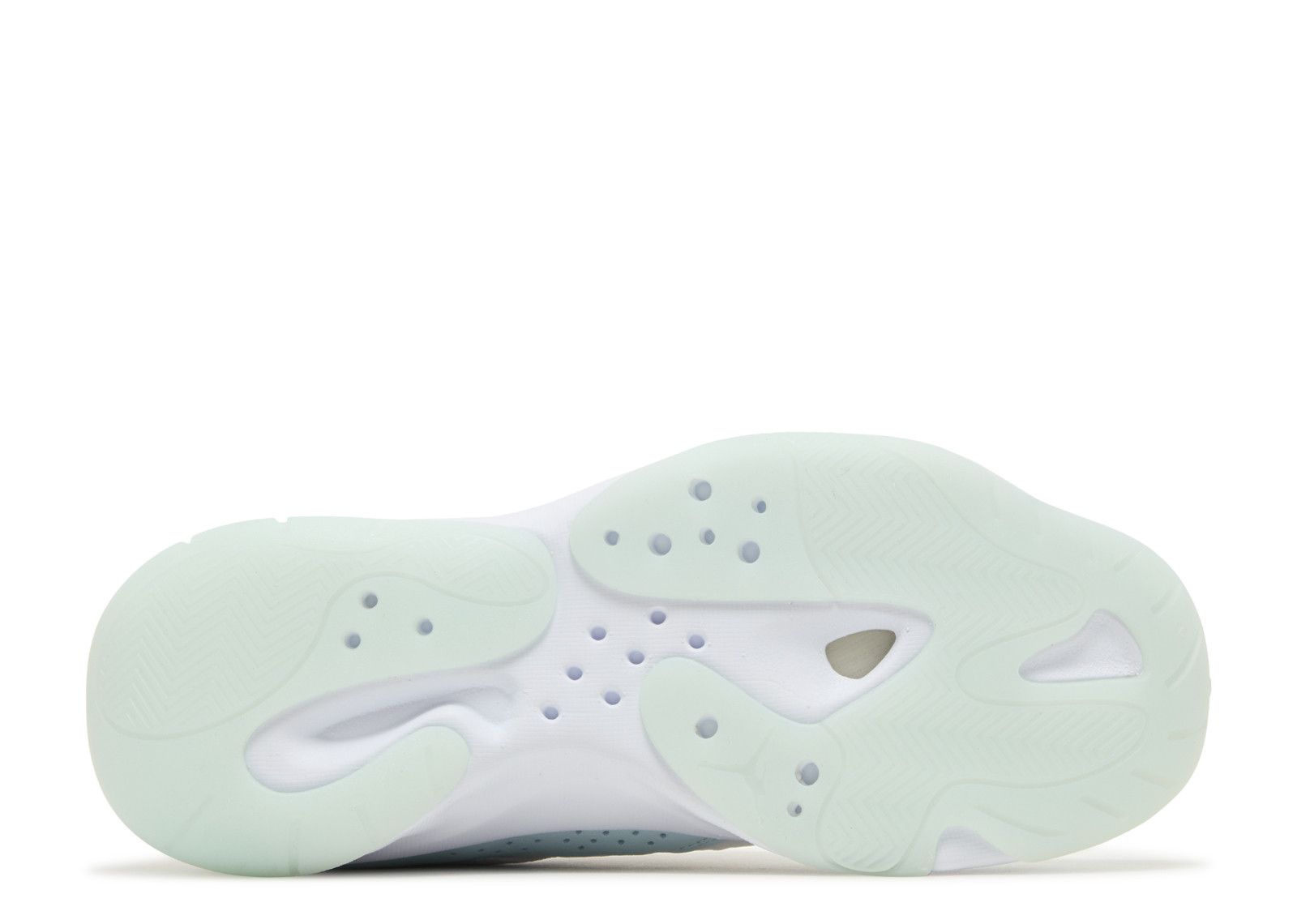 Wmns Jordan 11 CMFT Low ‘Igloo’