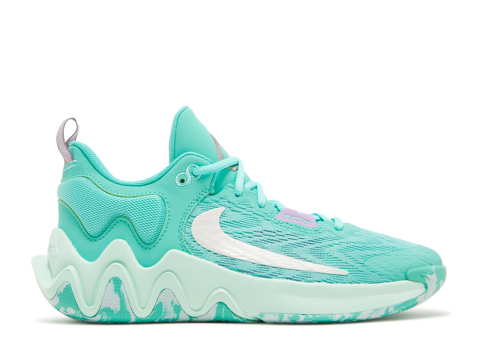 girls nike basketball sneakers