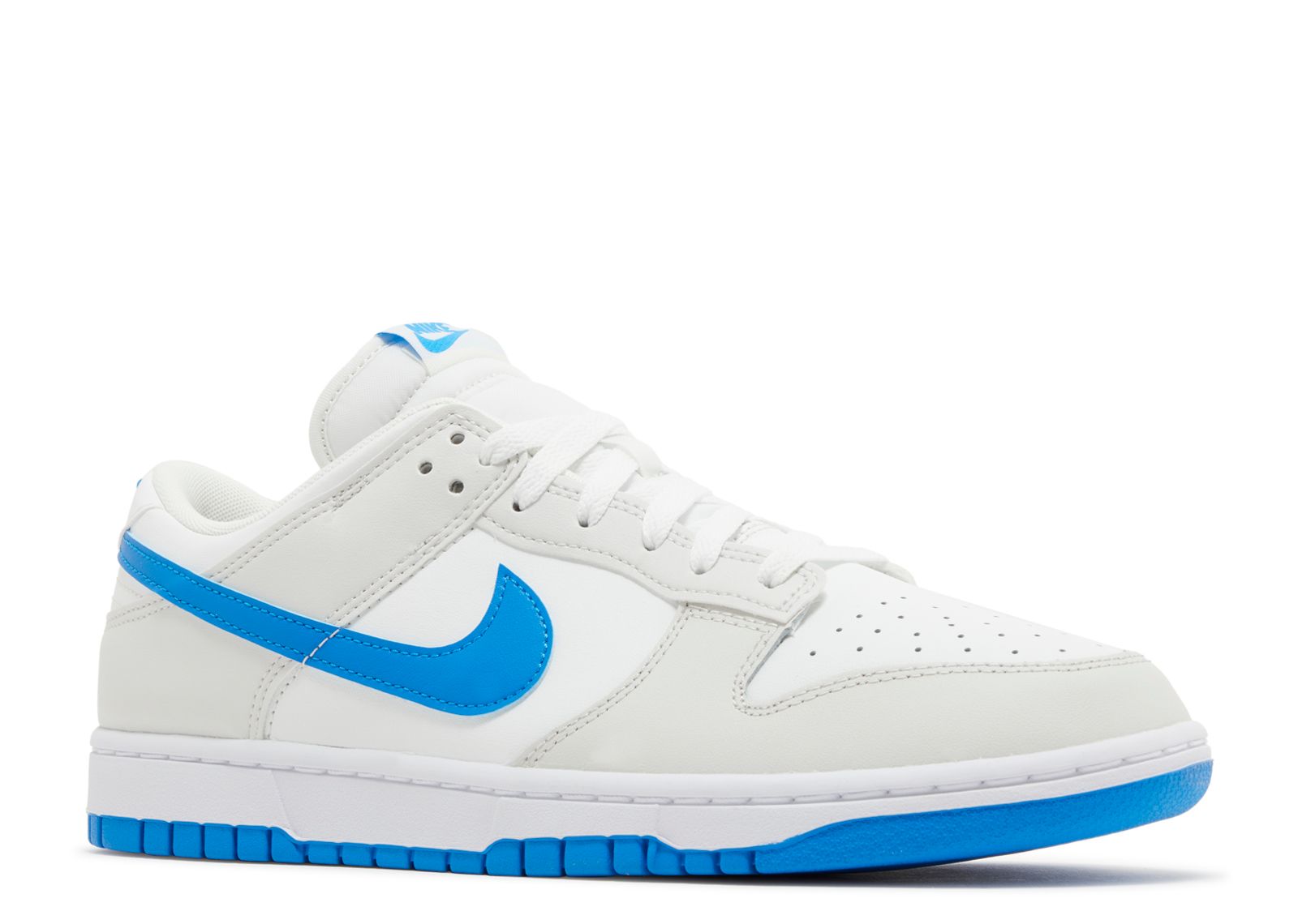 White nike with on sale light blue swoosh