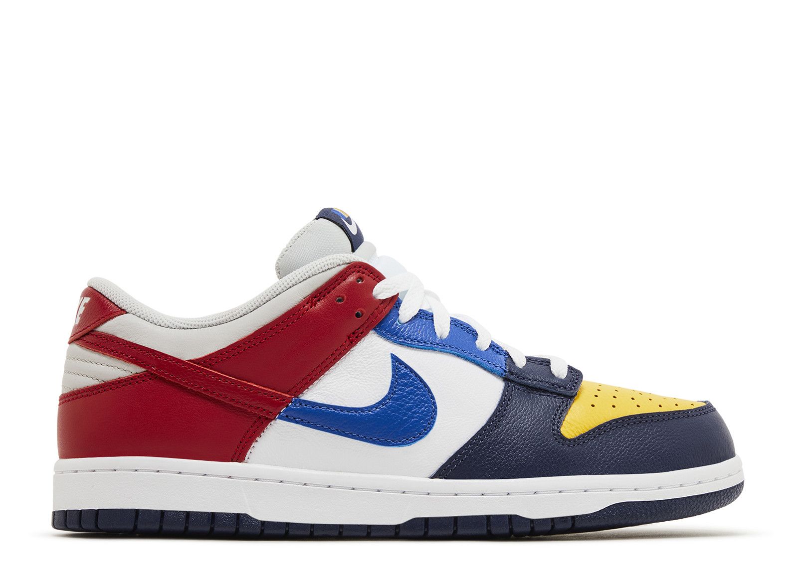 Size 9.5 - Nike Dunk Pro SB Low ACG Terra The latest Nike SB Dunk low combines suede in shades of  main image 3