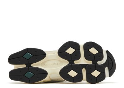 New Balance 9060 'Sea Salt Marsh Green'