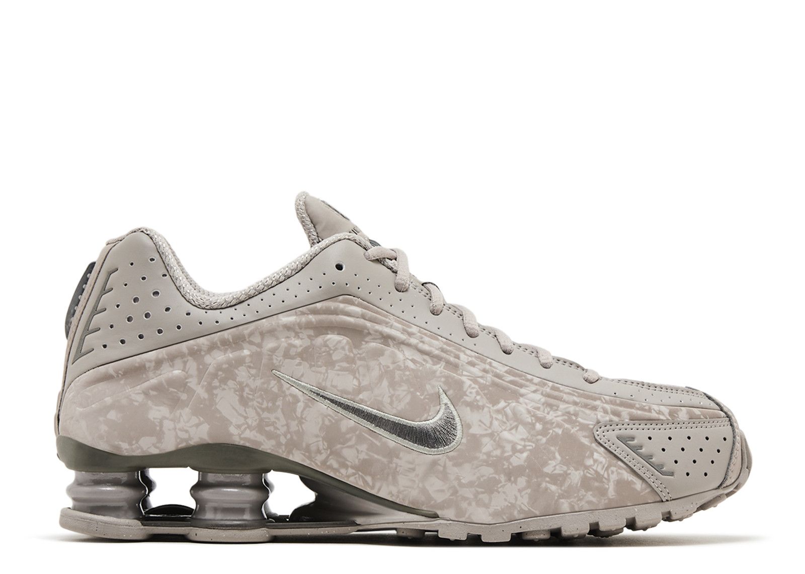 NIKE SHOX R4 フローラル HV0934 3月17日発売｜Nike WMNS Shox R4 “Black Floral” の定価・抽選・販売