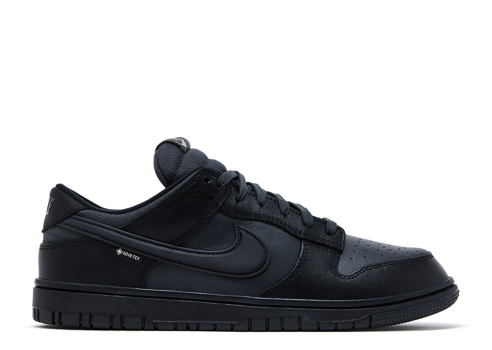 Dunk Low Pro SB 'Triple Black' - Nike - FJ1674 001 - black