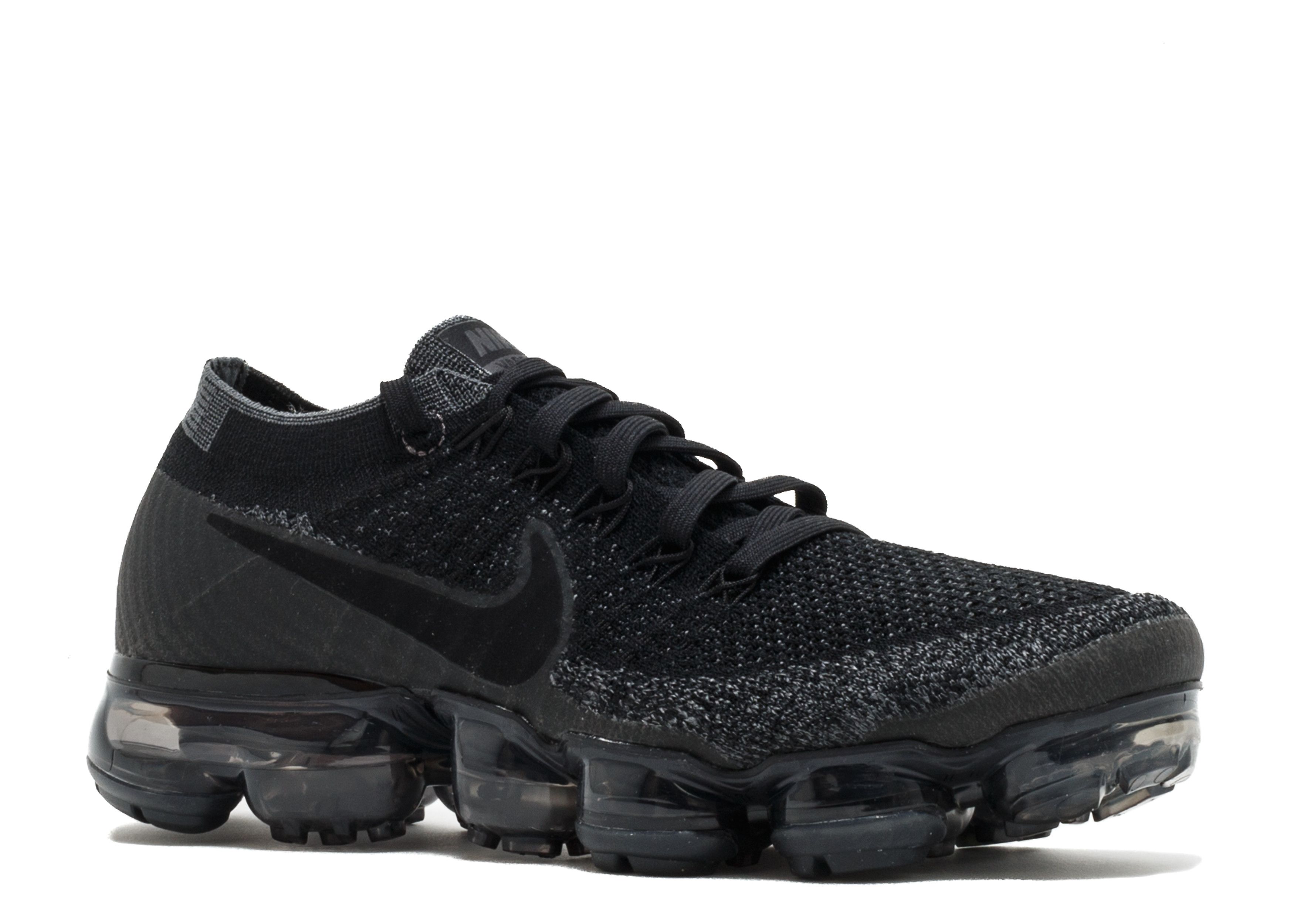 nike vapormax flyknit triple black