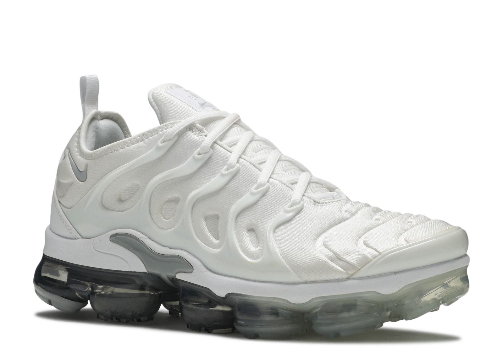 white vapormax plus