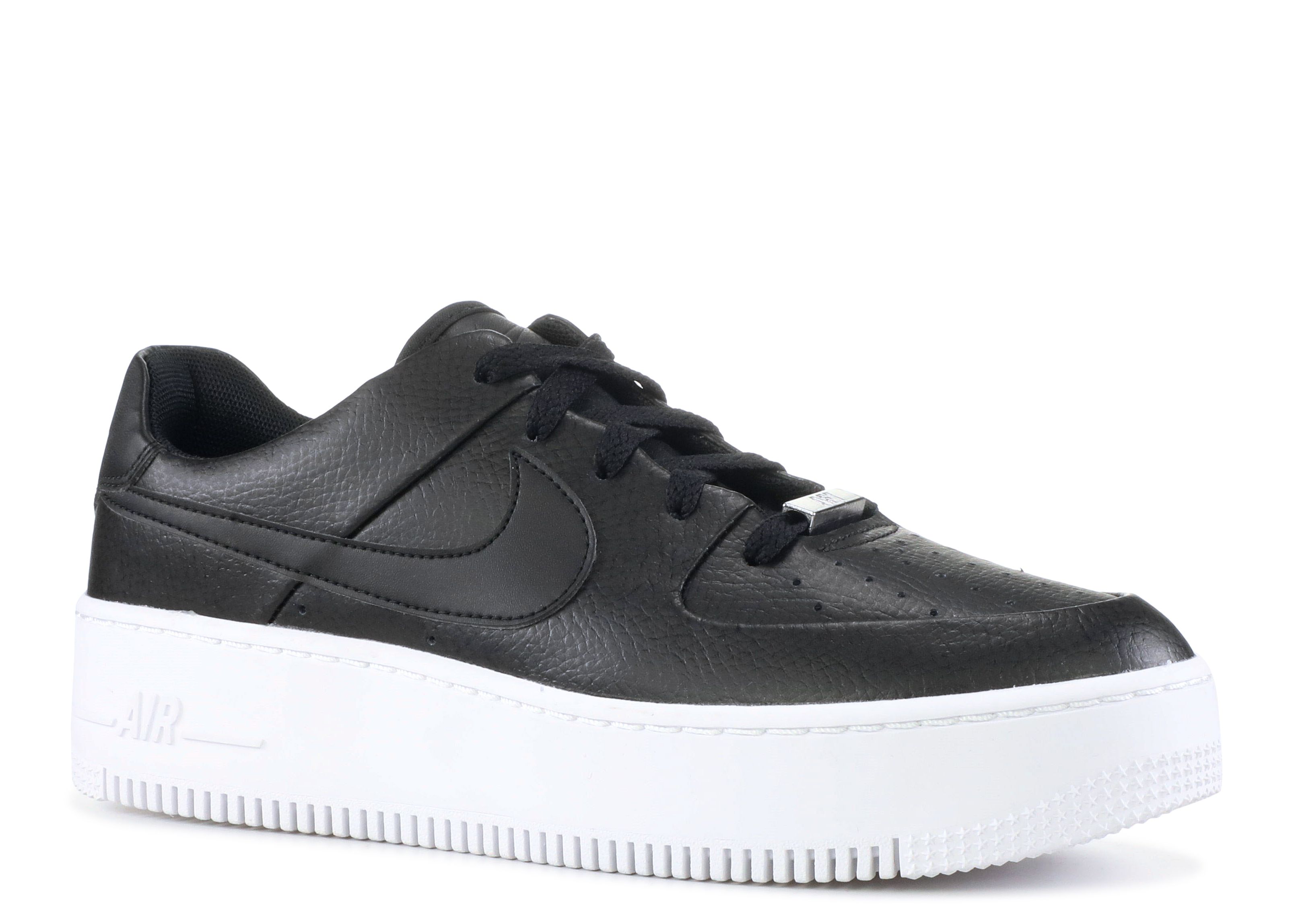 Nike Dresses This Air Force 1 Low LV8 J22 In White Black - Sneaker