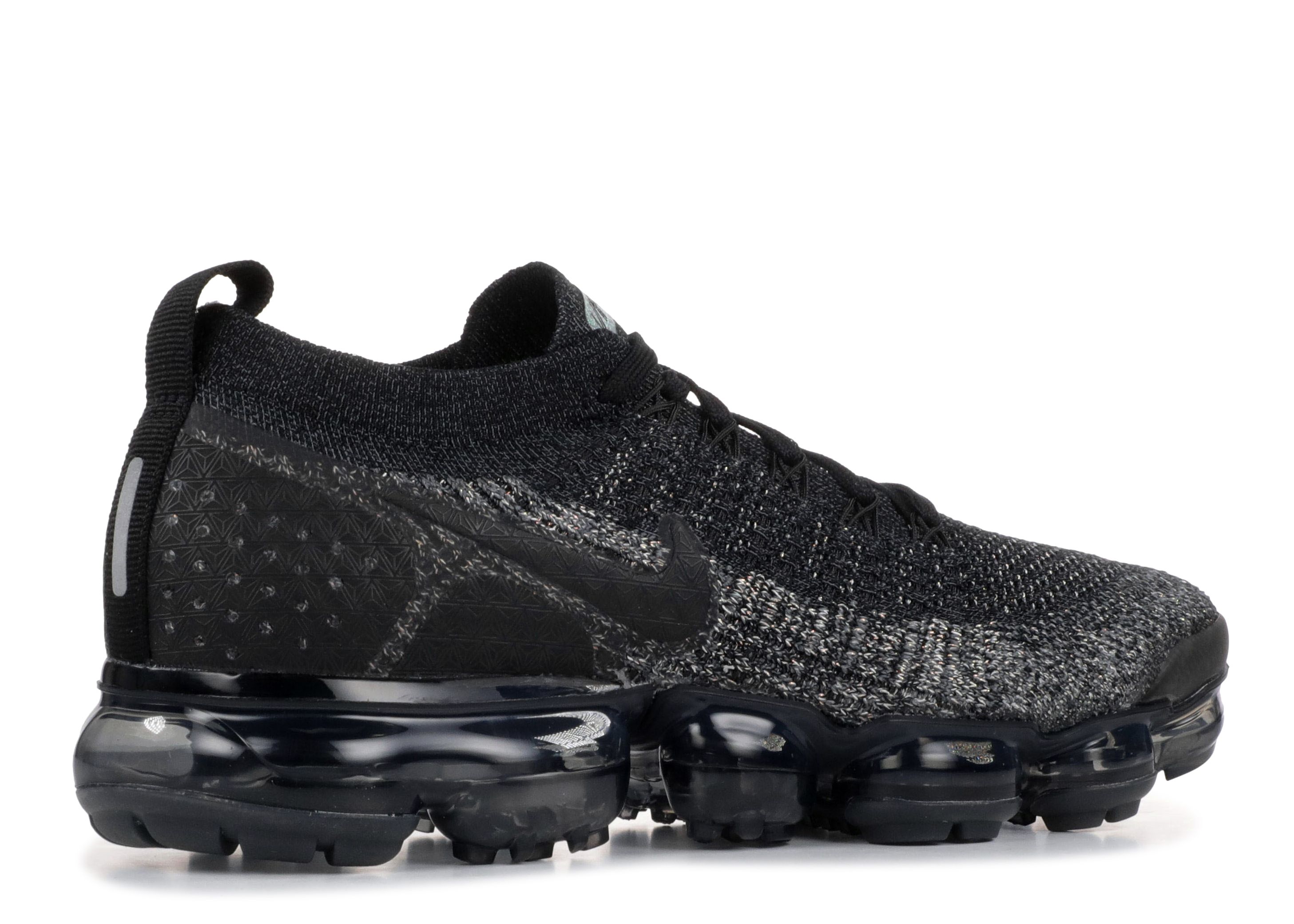 black and grey flyknit vapormax